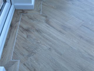 Amtico Spacia (colour Featured Oak) and Cirrus Air pinstripe with border Amtico Spacia LVT