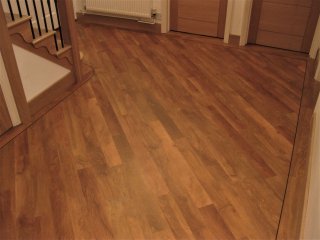 Karndean Knight Tile (KP67 Aran Oak) with Black pinstripe and border Karndean Knight Tile with Border