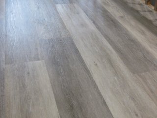 Polyflor Camaro LVT (colour Boathouse Oak) Polyflor Camaro LVT