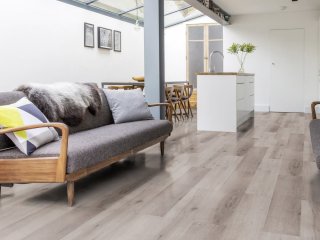 Neobo LVT plank (colour Farmhouse Rye) LVT